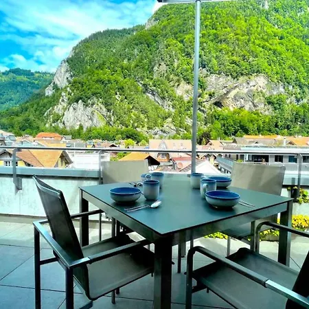 Swisshut Penthouse 10min West Station - Apart. Blume 2 Ιντερλάκεν
